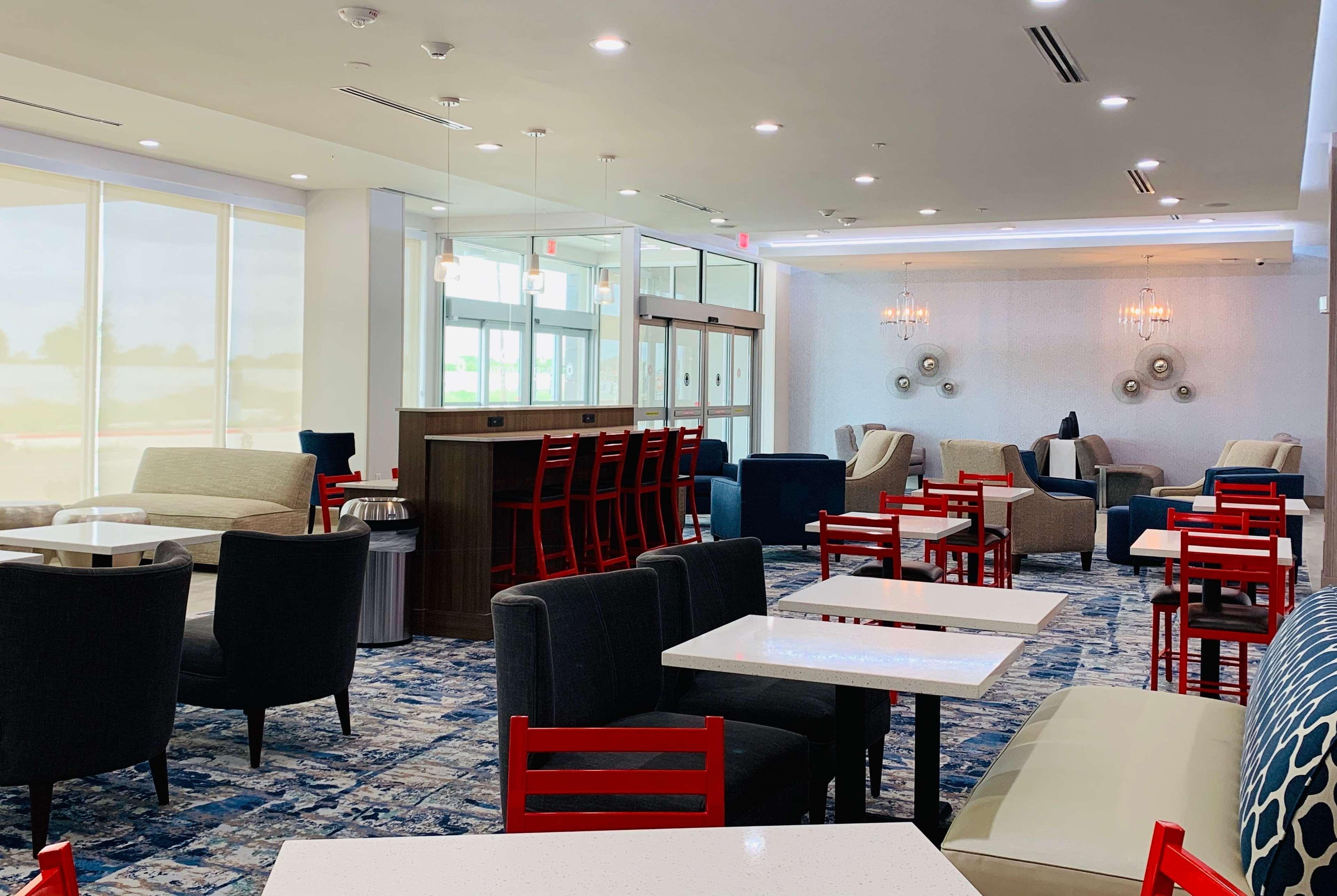 La Quinta Inn & Suites By Wyndham - Red Oak Tx Ih-35E Екстер'єр фото