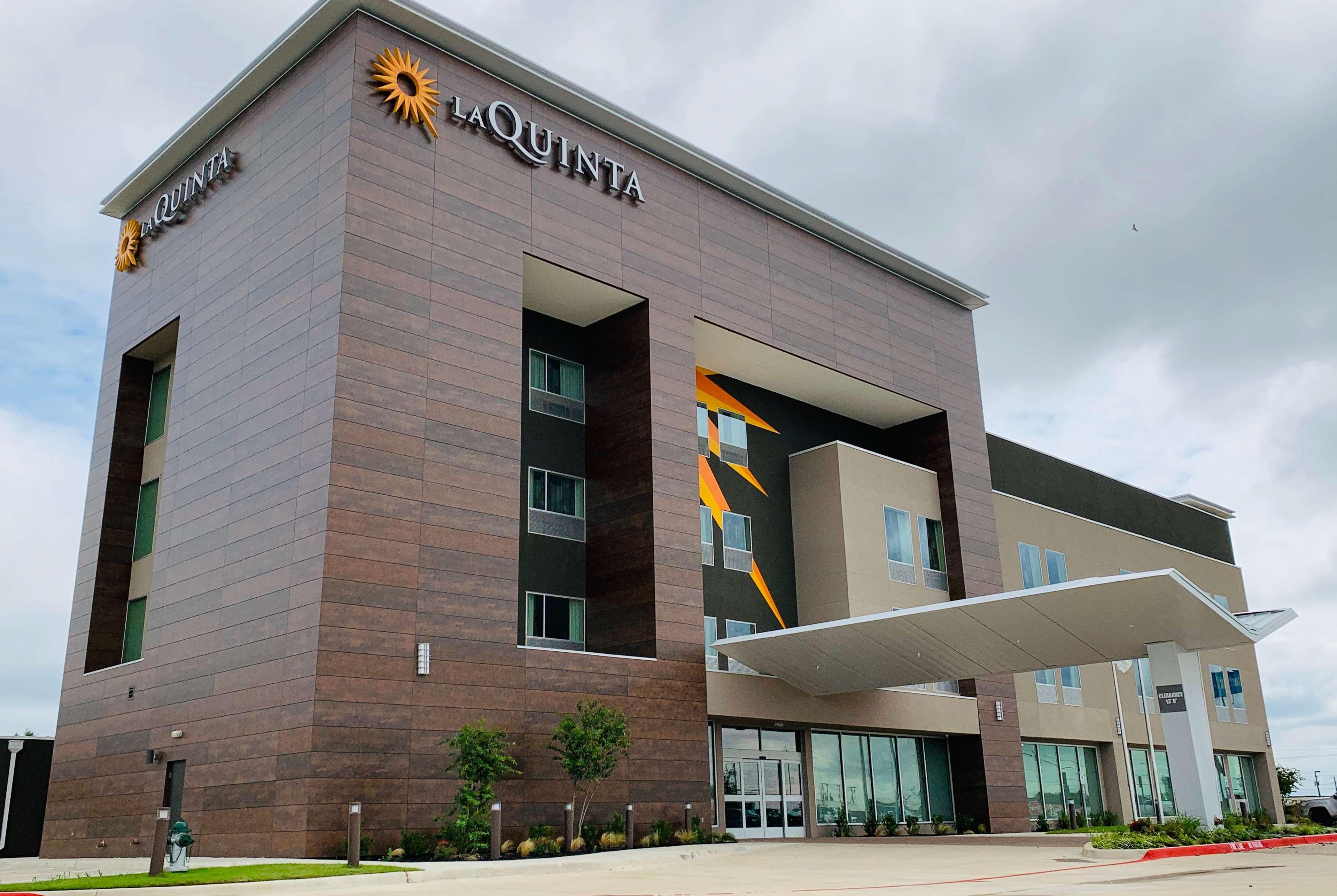 La Quinta Inn & Suites By Wyndham - Red Oak Tx Ih-35E Екстер'єр фото