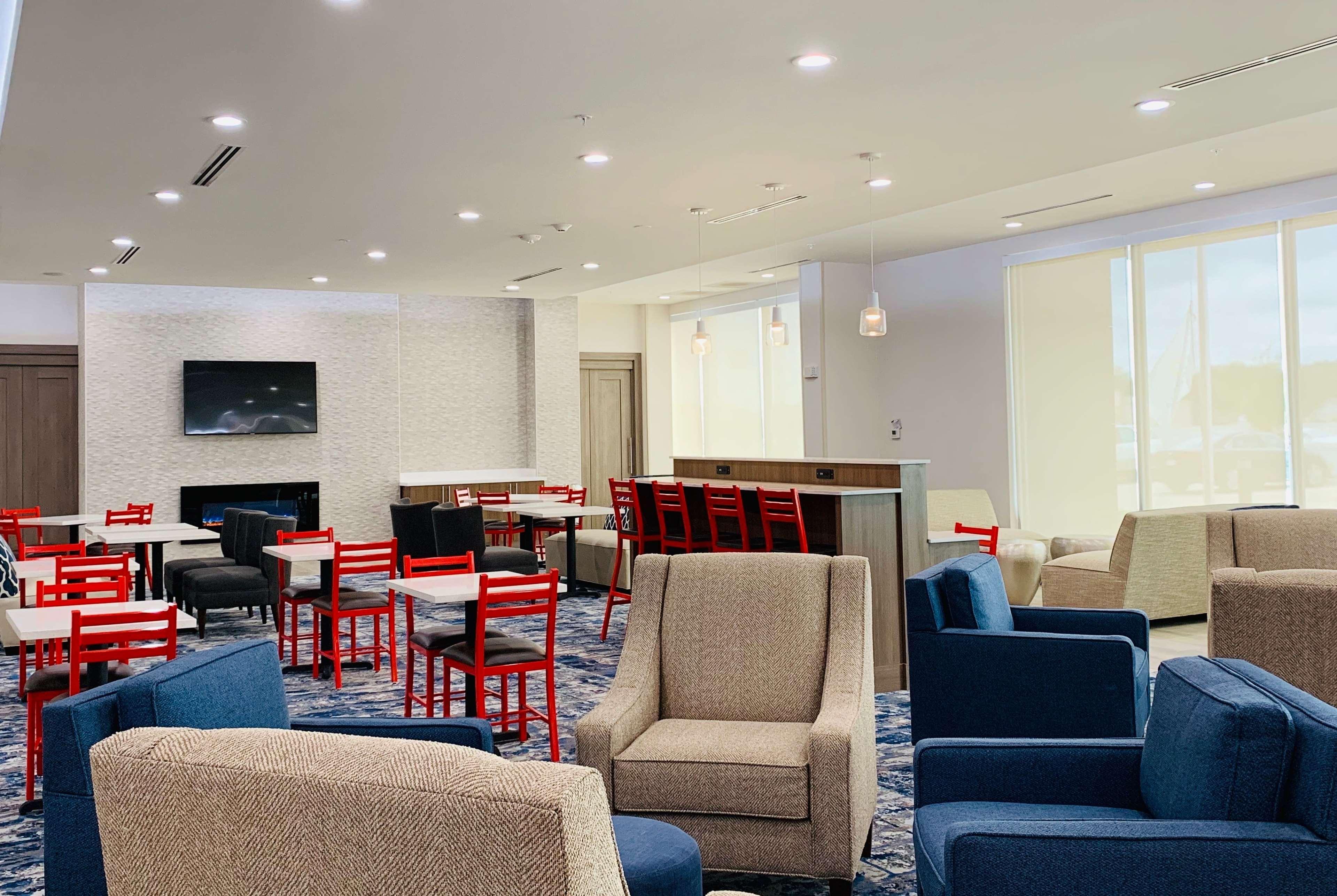 La Quinta Inn & Suites By Wyndham - Red Oak Tx Ih-35E Екстер'єр фото