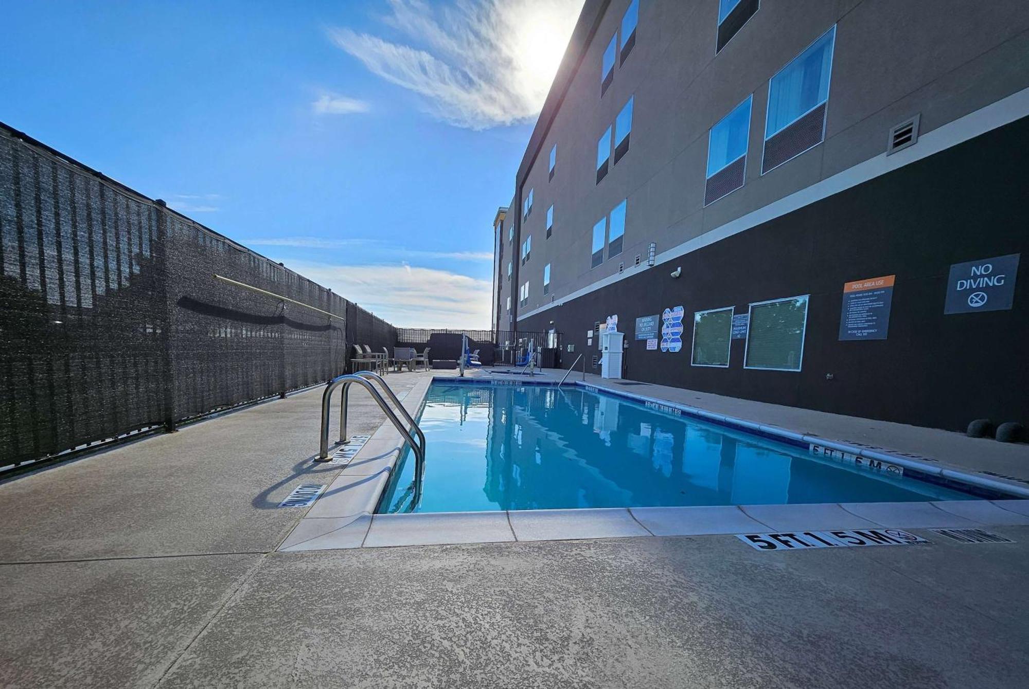 La Quinta Inn & Suites By Wyndham - Red Oak Tx Ih-35E Екстер'єр фото
